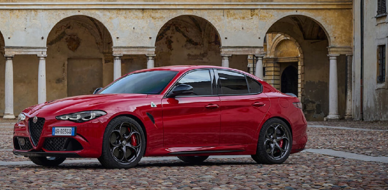 Alfa Romeo Giulia Quadrifoglio Fiyat Listesi 2023 (12 Ay Güncel Fiyatlar)